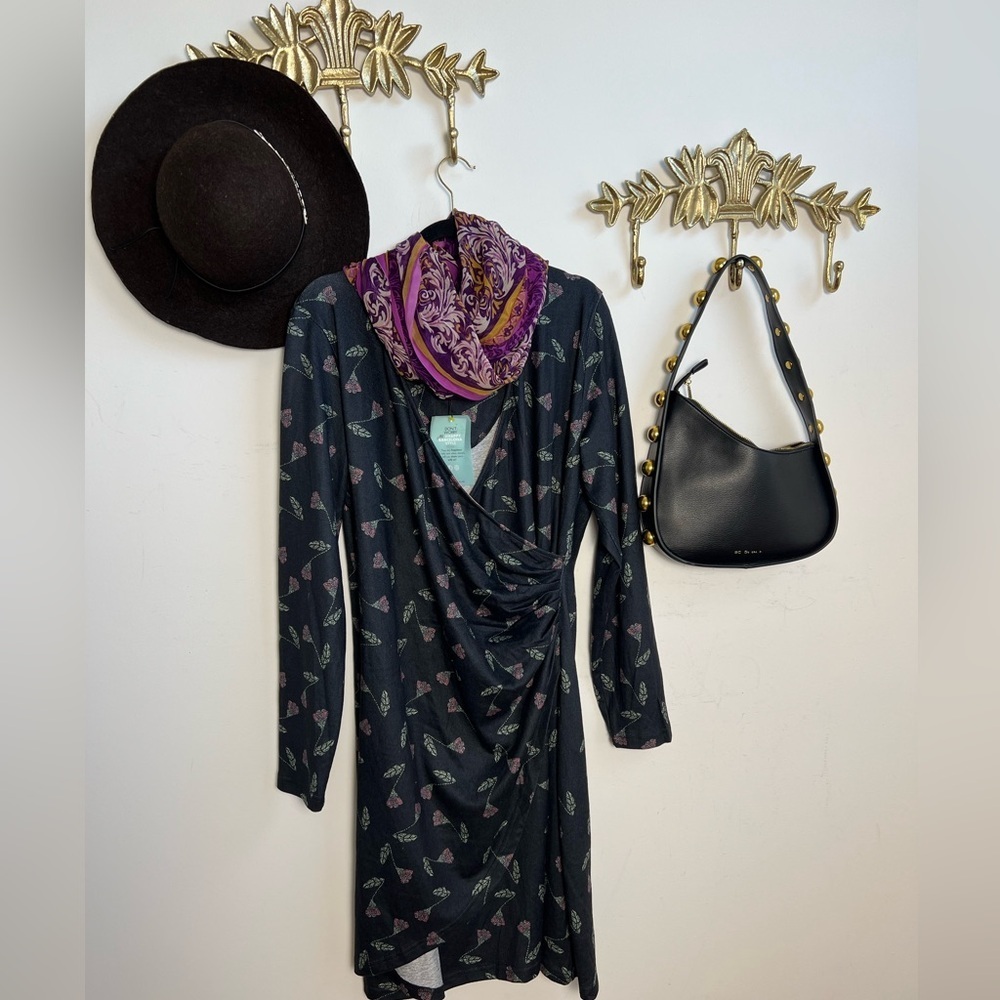 🆕Black floral wrap Long Sleeve Dress L ptp 22”